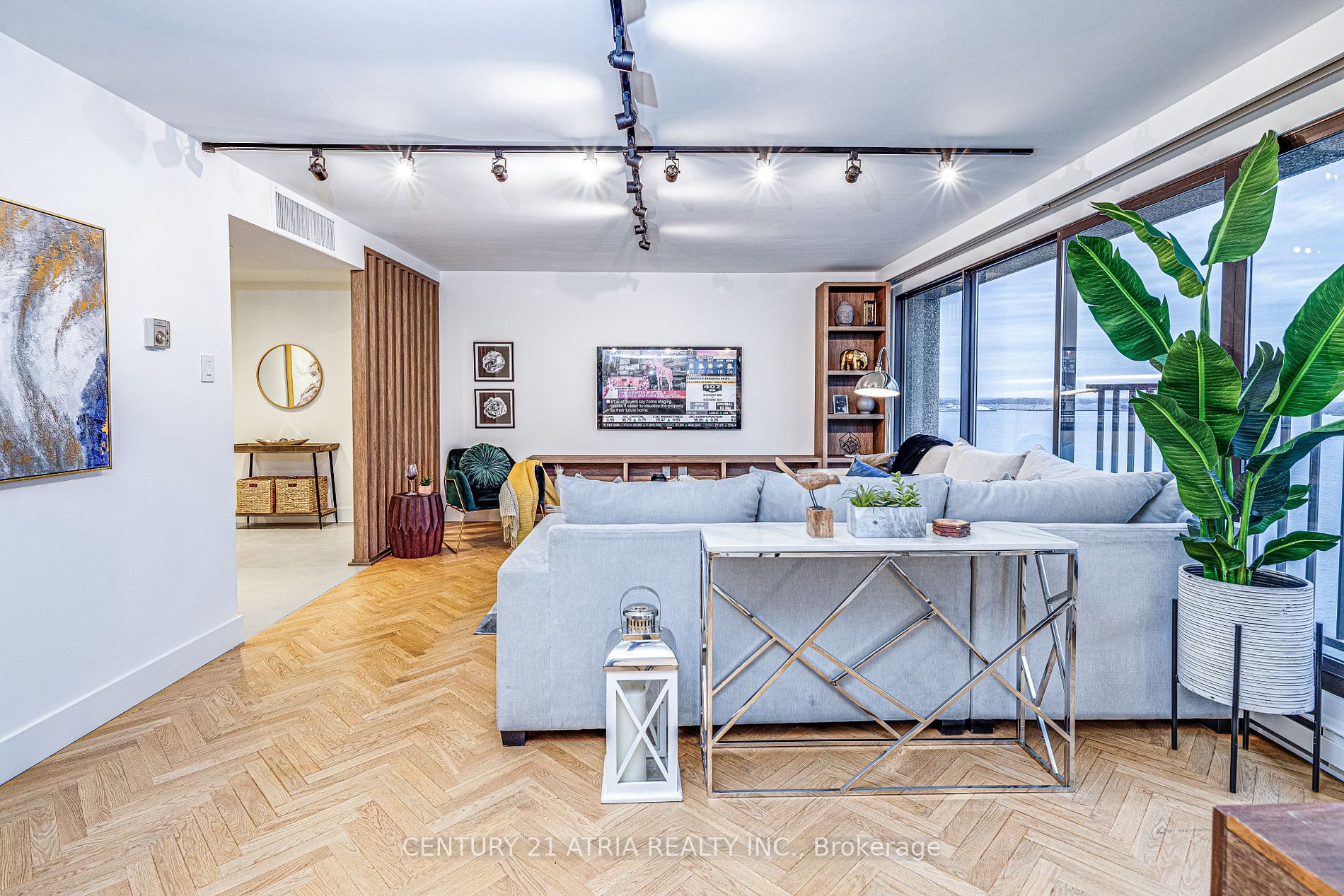 65 Harbour Sq, #1401