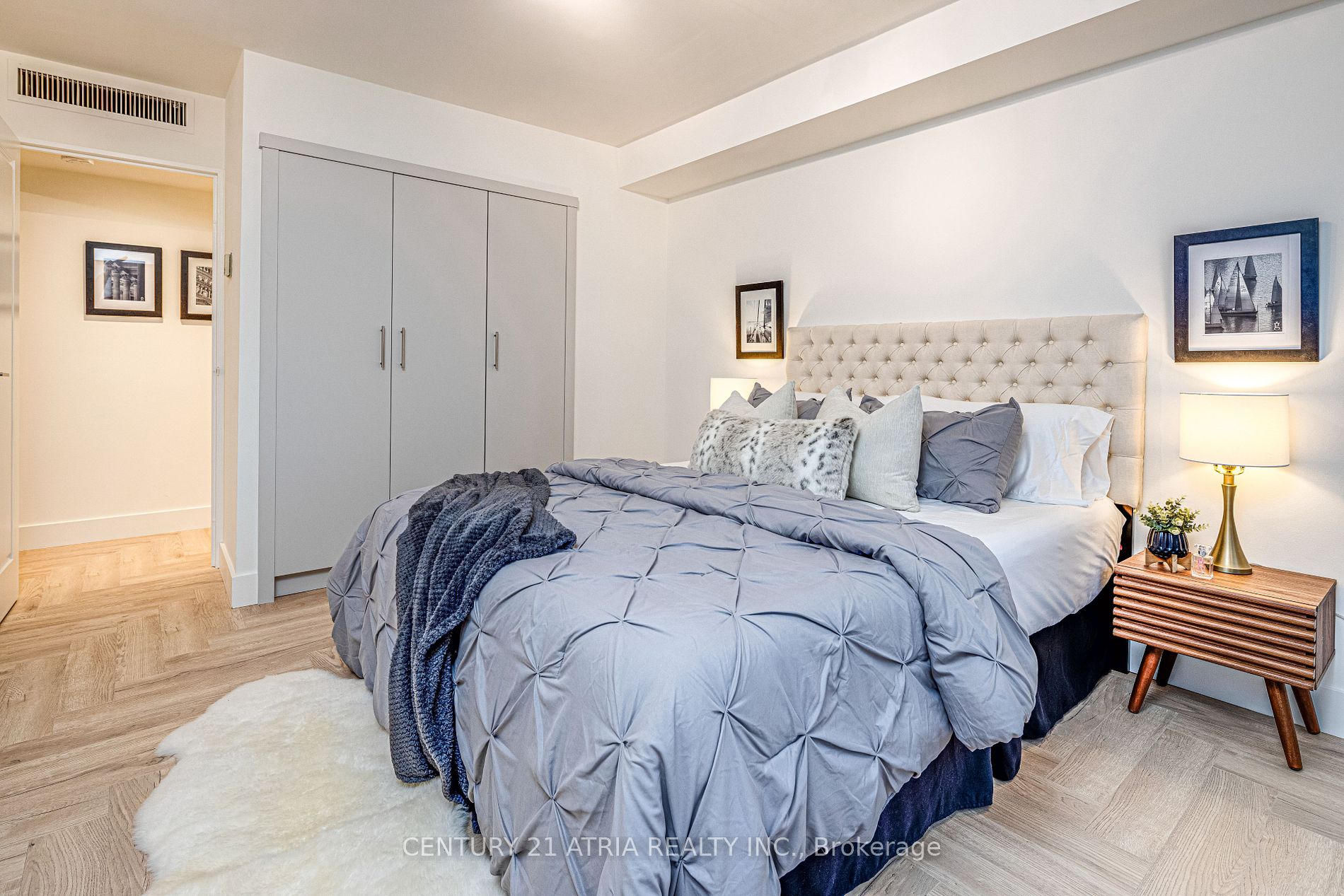 65 Harbour Sq, #1401