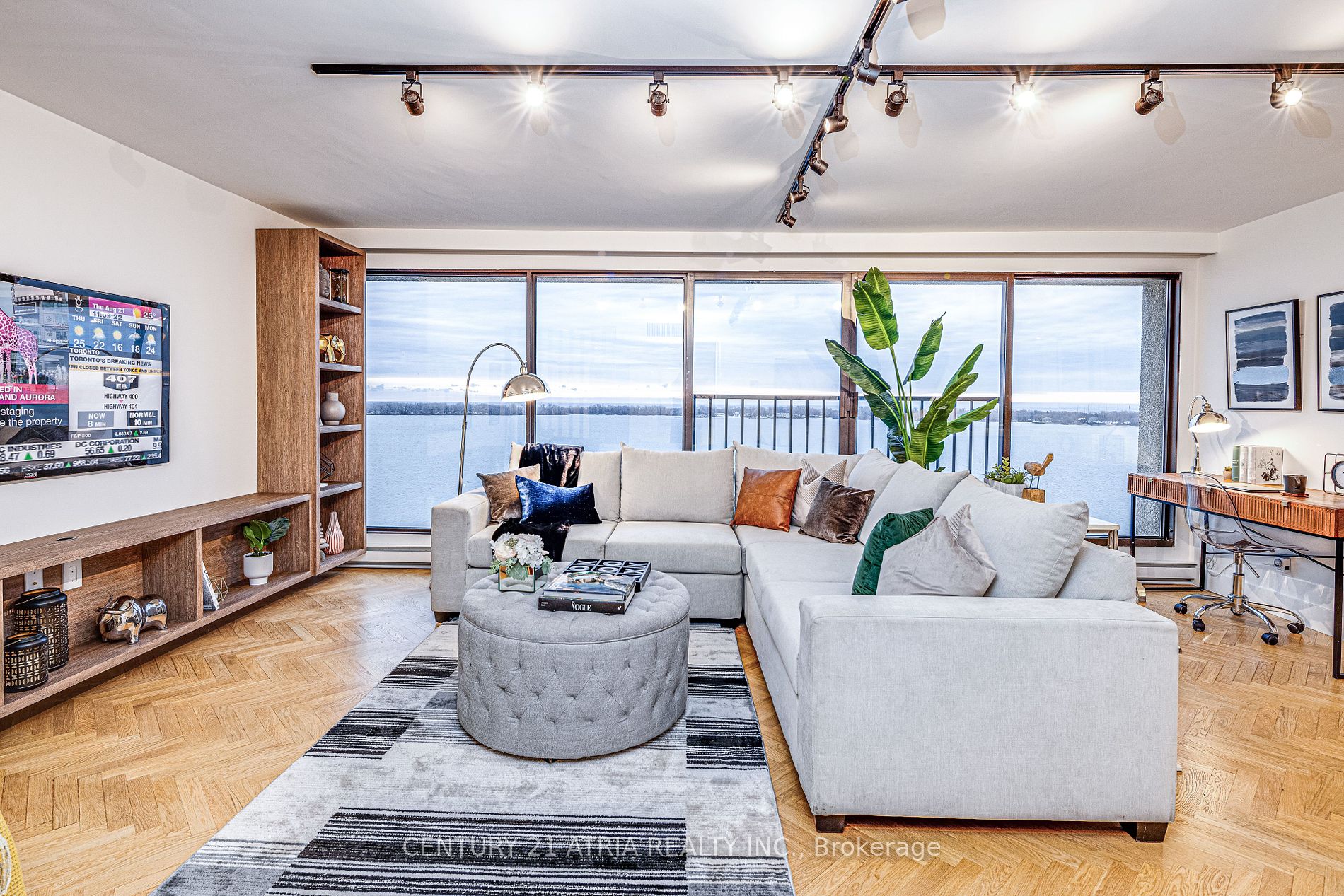 65 Harbour Sq, #1401
