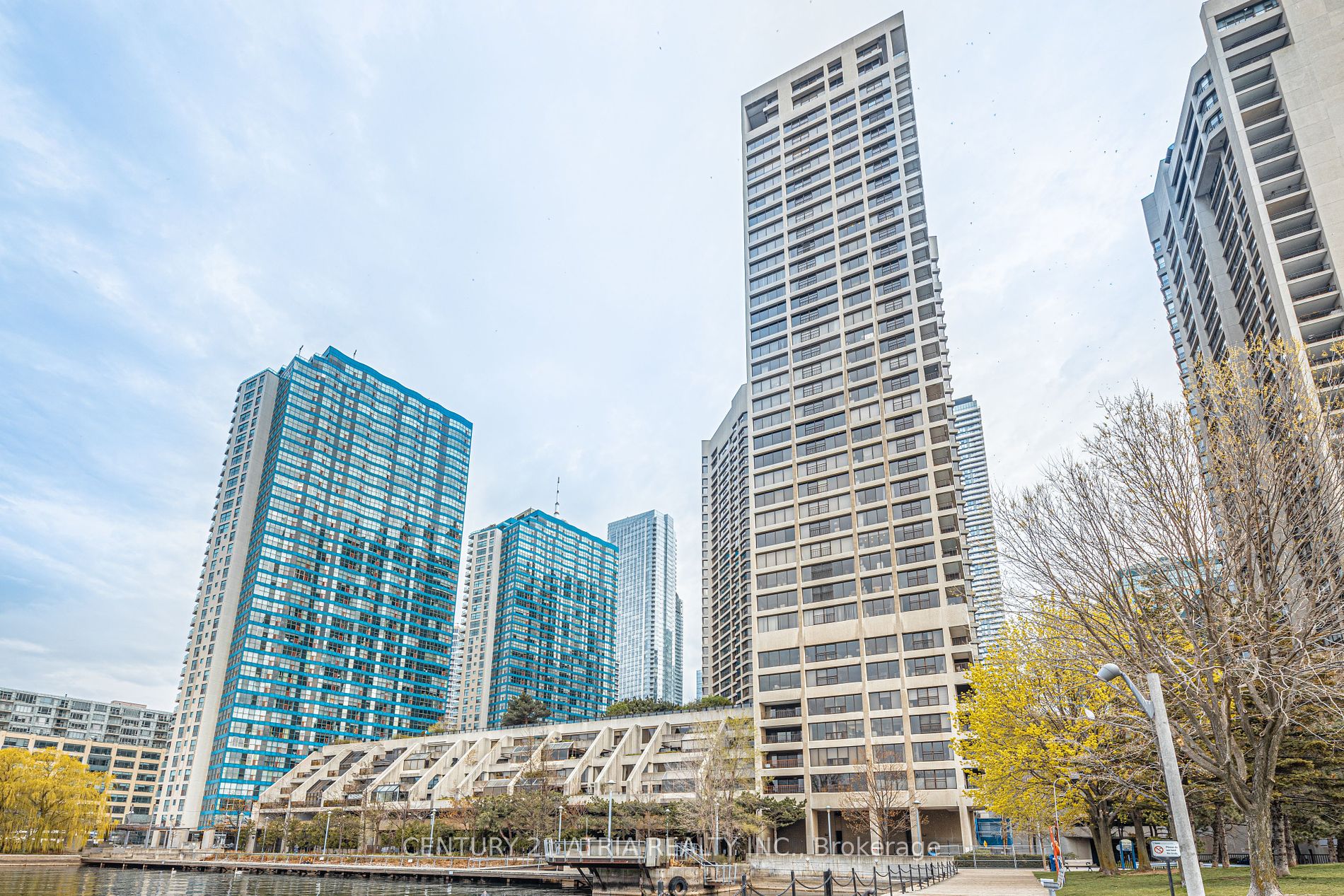 65 Harbour Sq, #1401