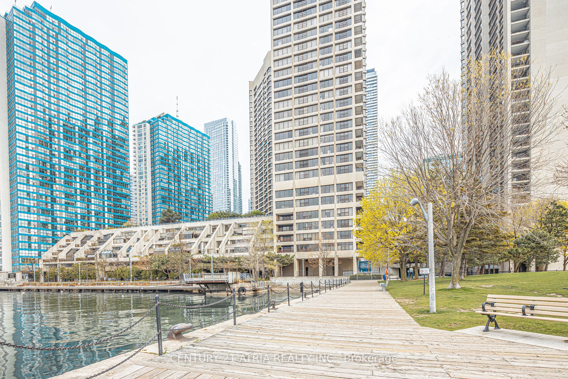 65 Harbour Sq, #1401