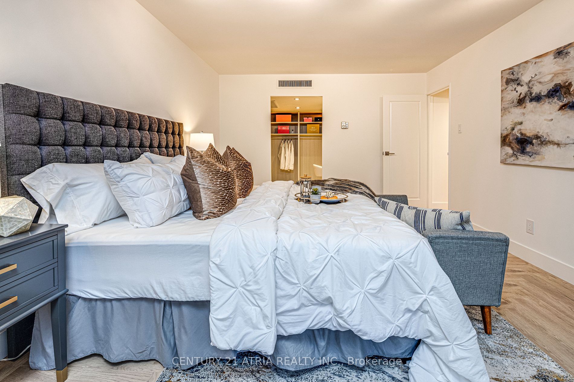 65 Harbour Sq, #1401