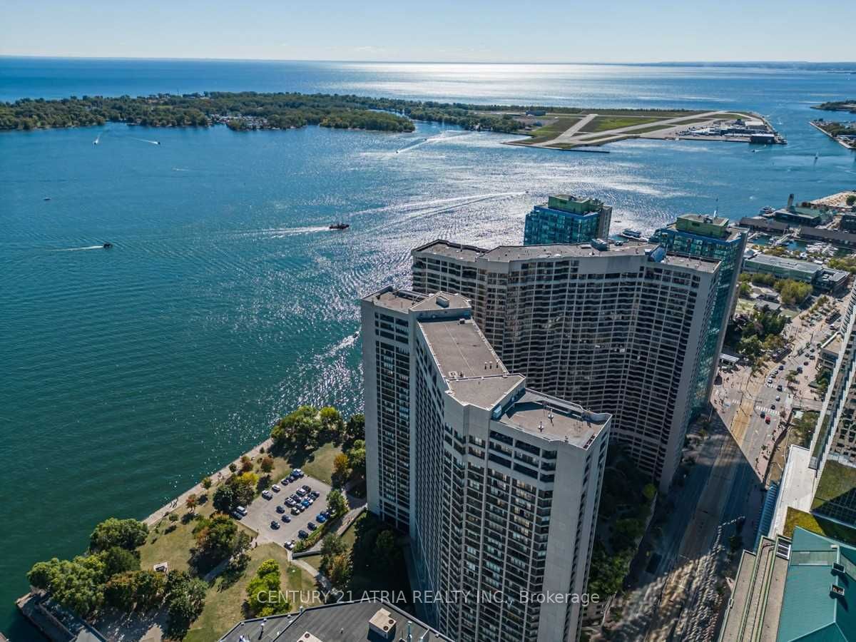 65 Harbour Sq, #1401