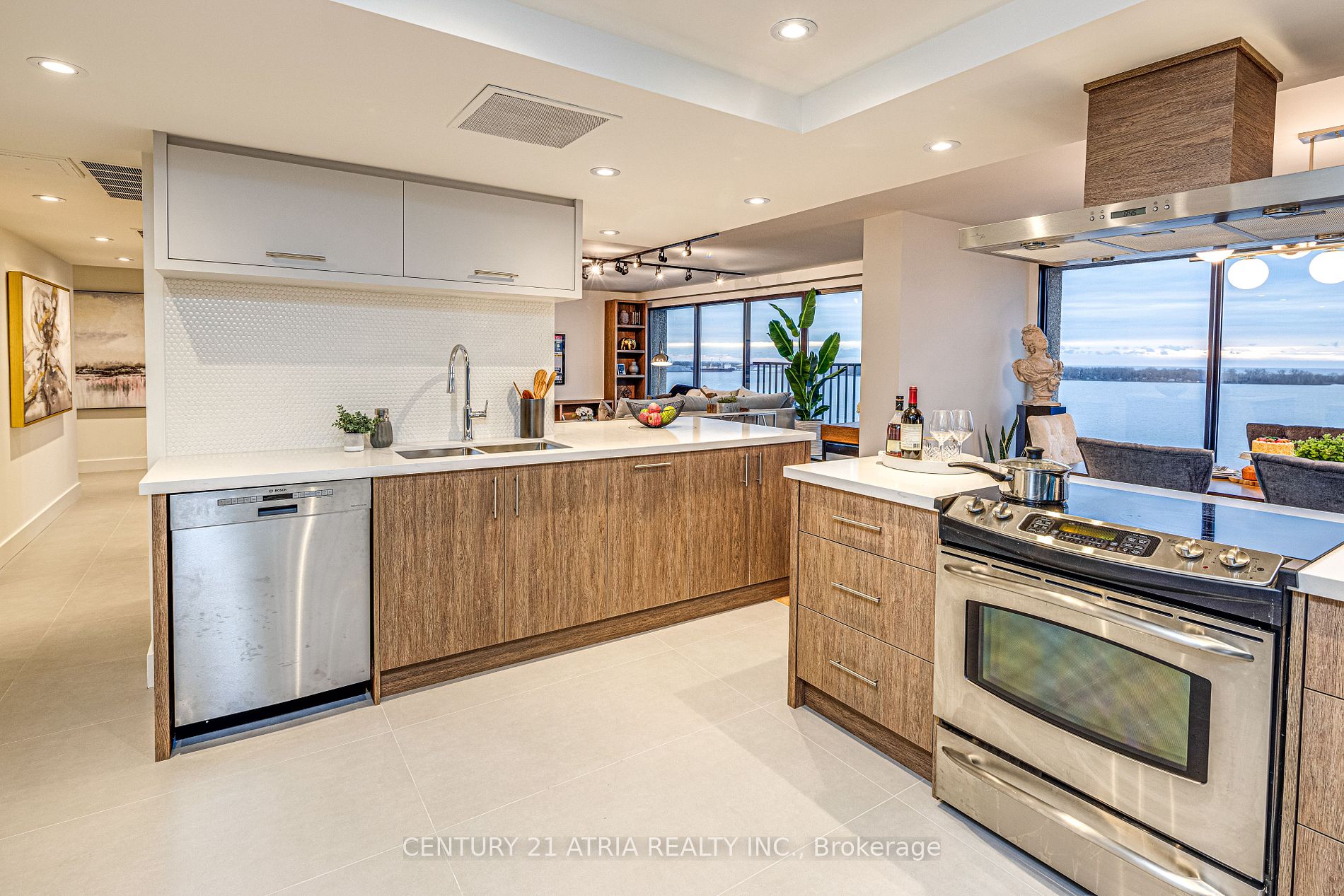 65 Harbour Sq, #1401