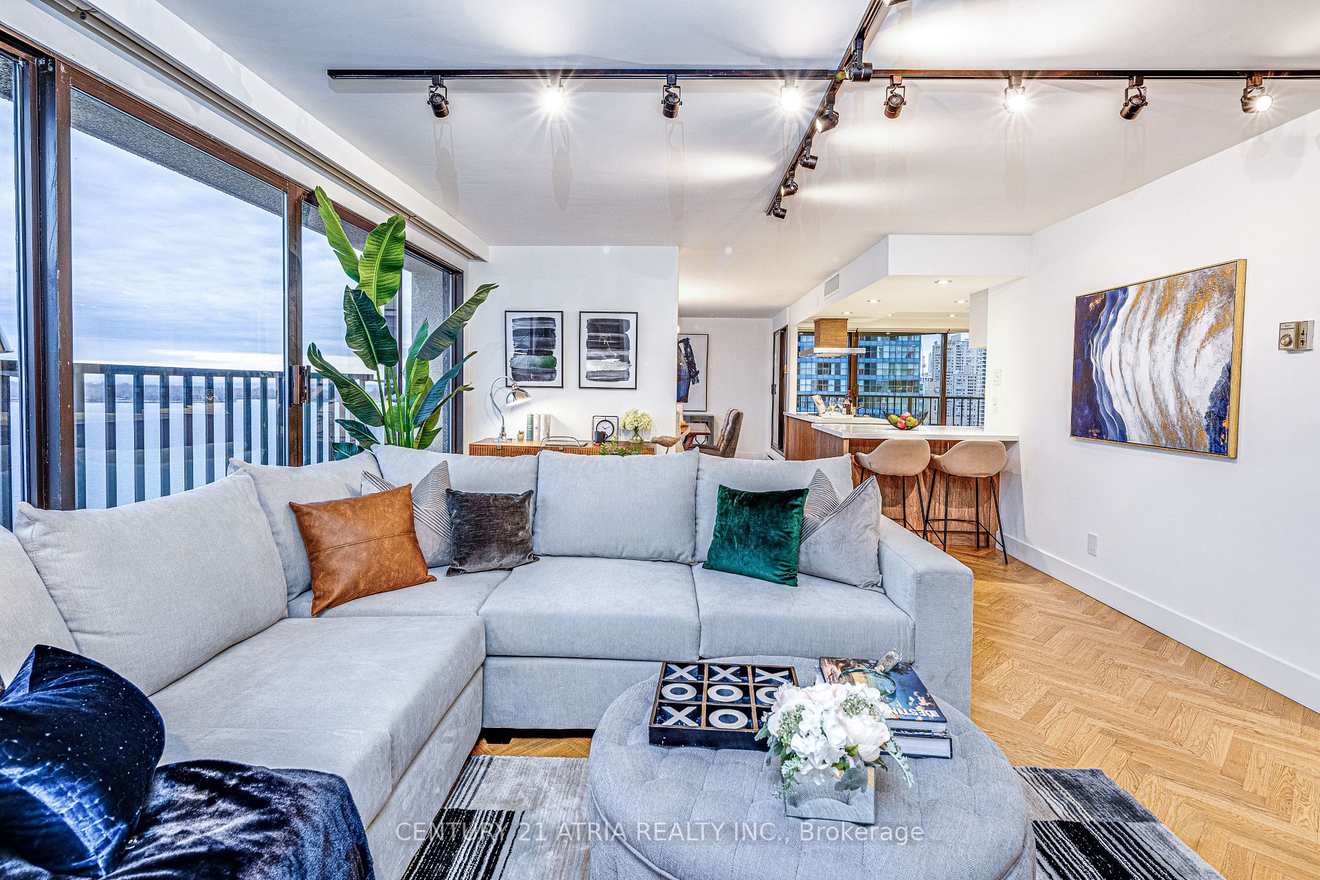 65 Harbour Sq, #1401