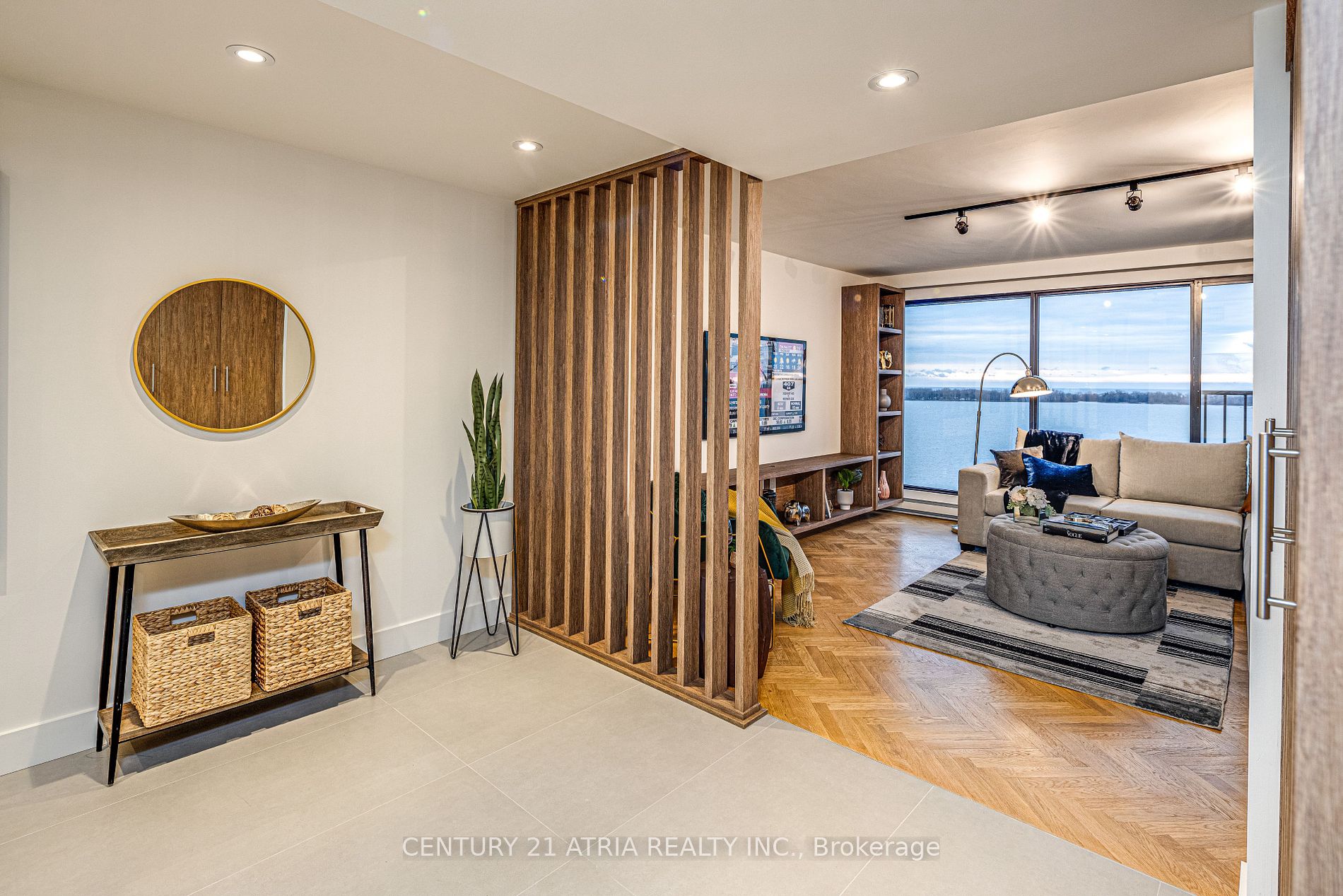 65 Harbour Sq, #1401