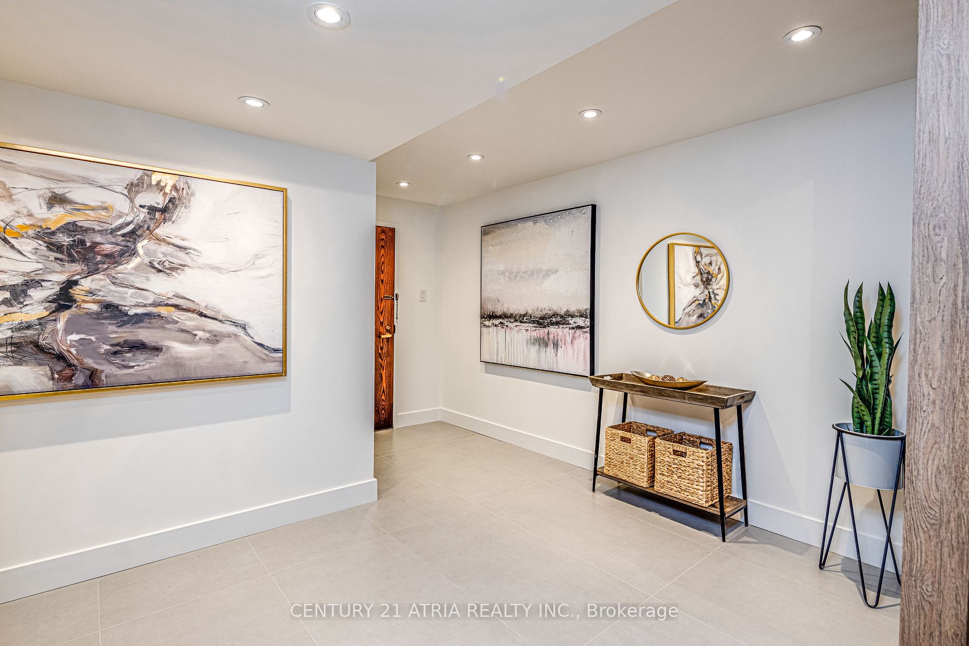 65 Harbour Sq, #1401