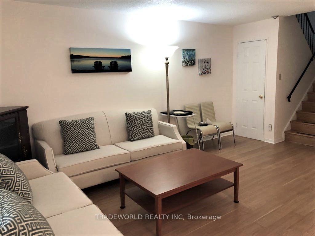 15 Pebble Bywy, #63