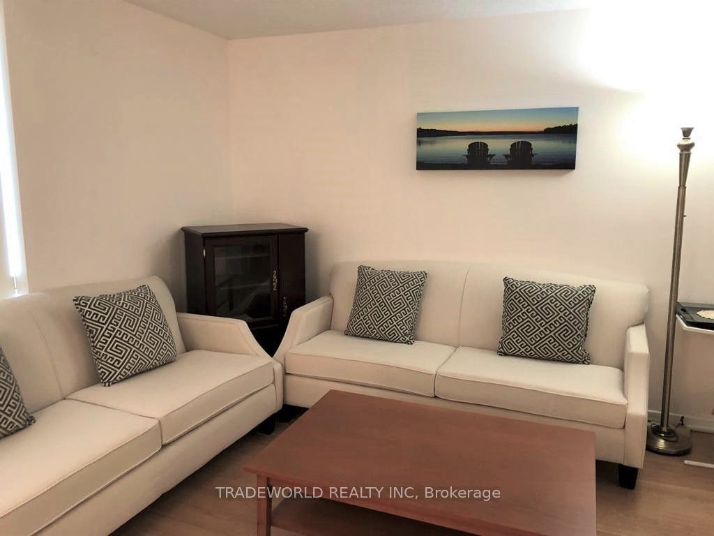 15 Pebble Bywy, #63