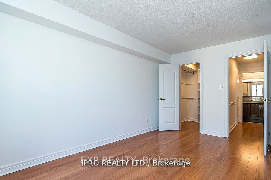 633 Bay St, #2403
