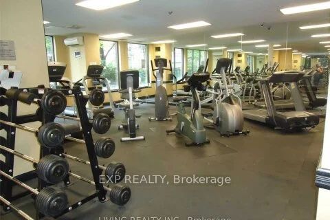 633 Bay St, #2403