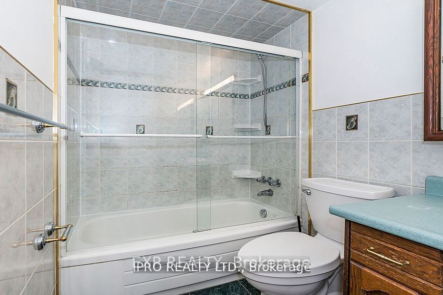 633 Bay St, #2403