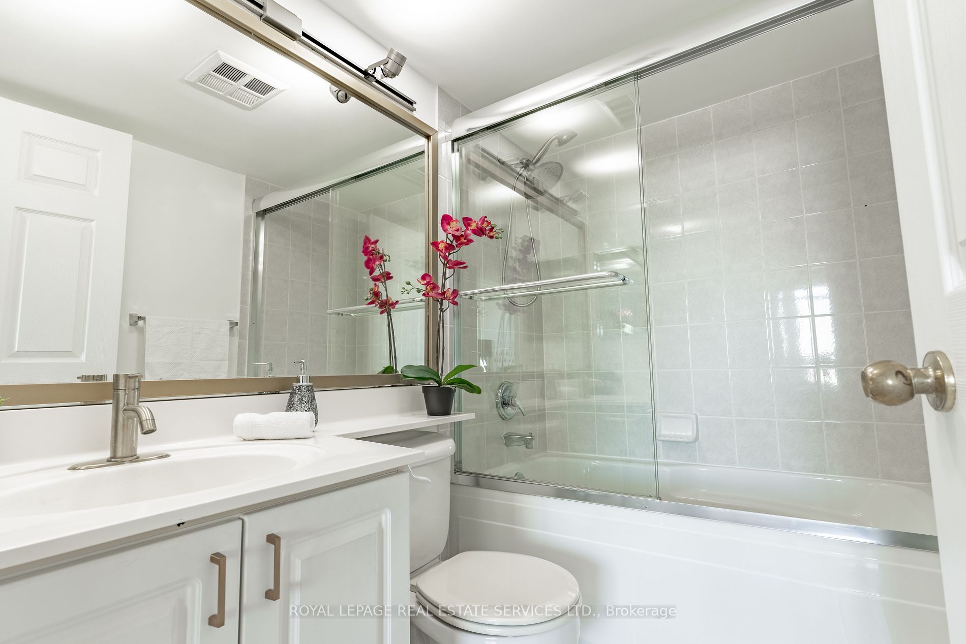 33 Empress Ave, #2715