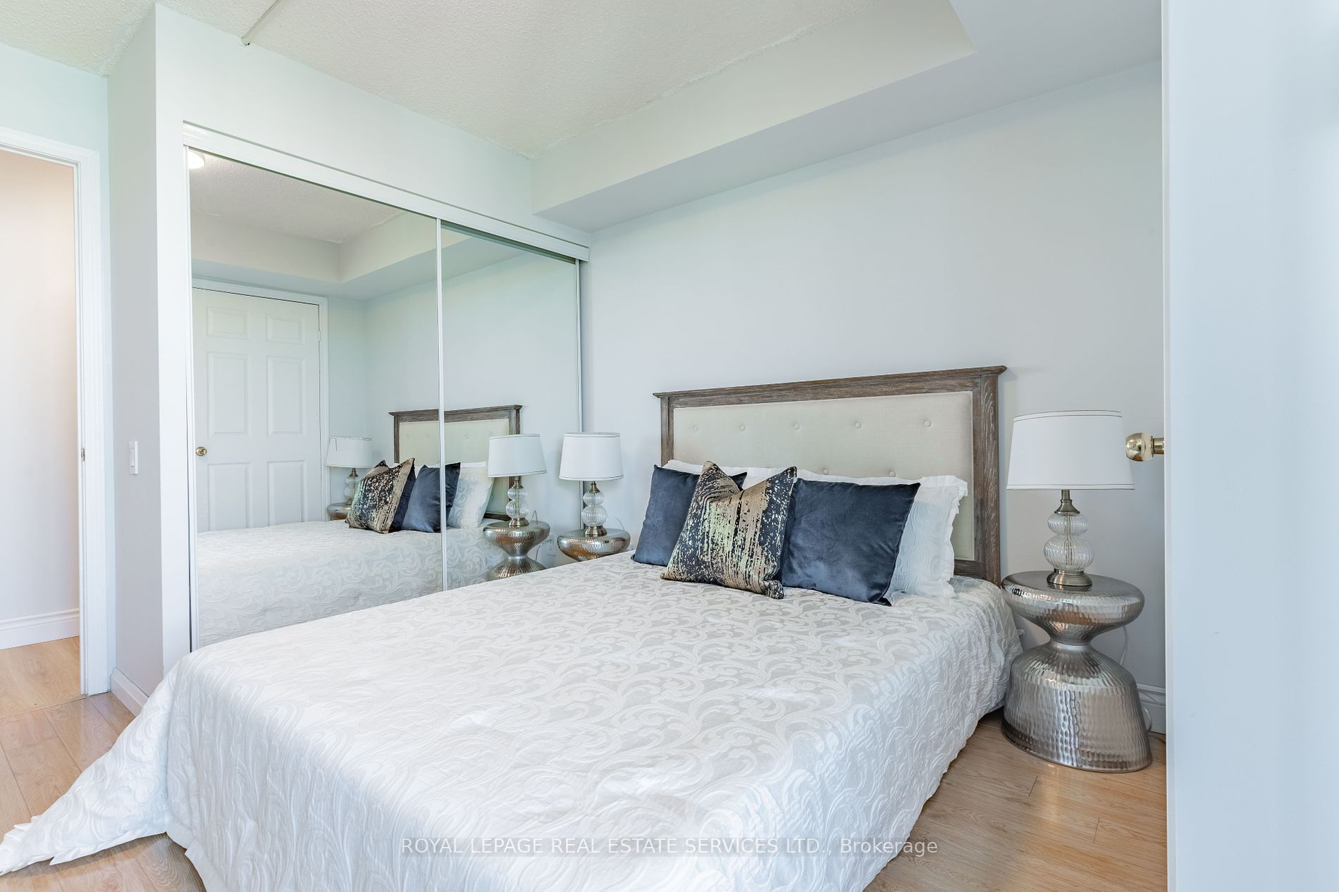 33 Empress Ave, #2715