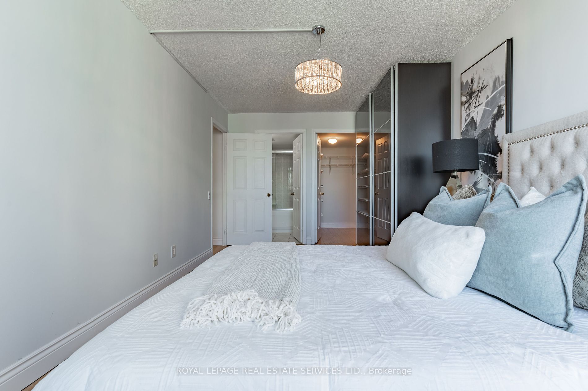 33 Empress Ave, #2715
