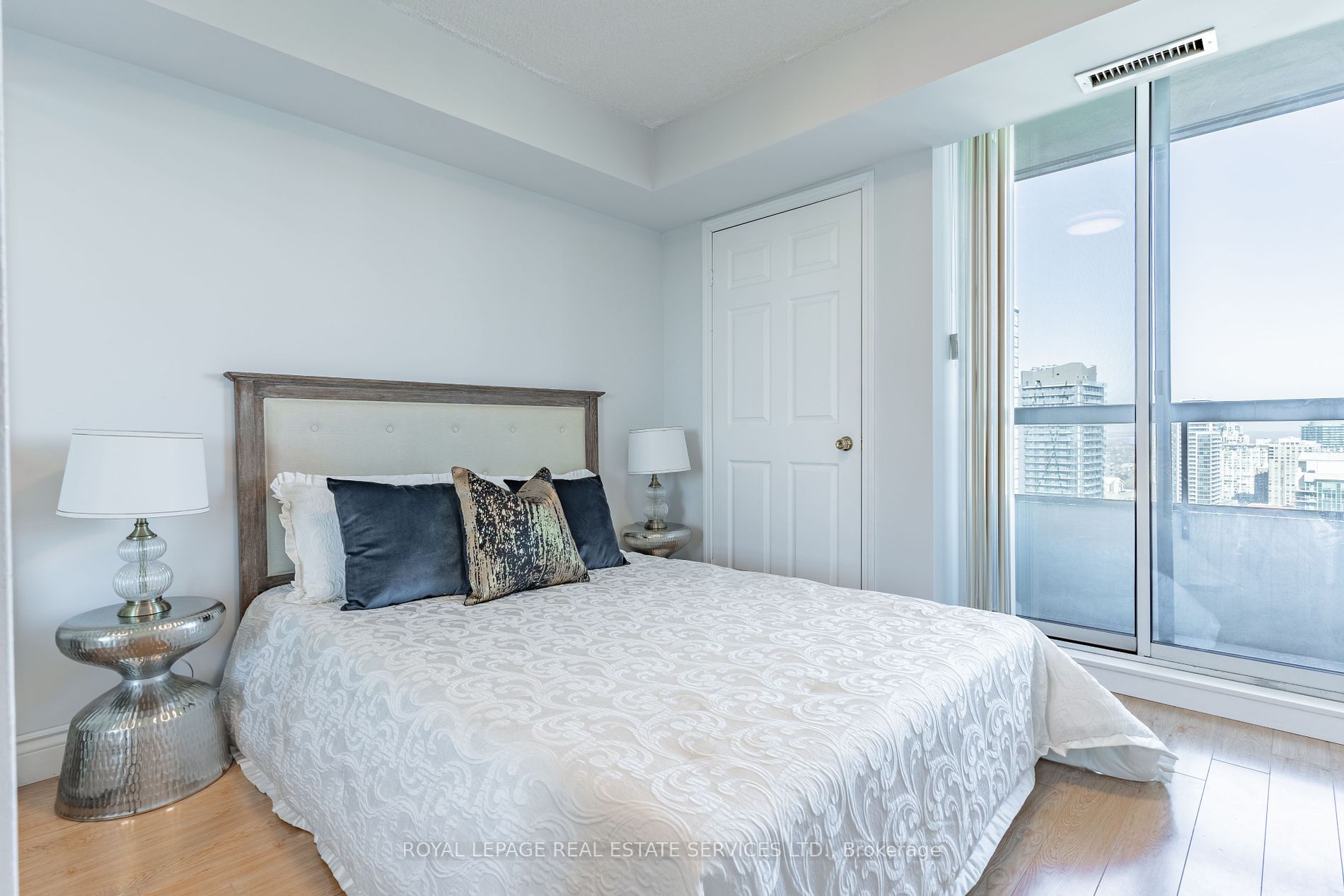 33 Empress Ave, #2715