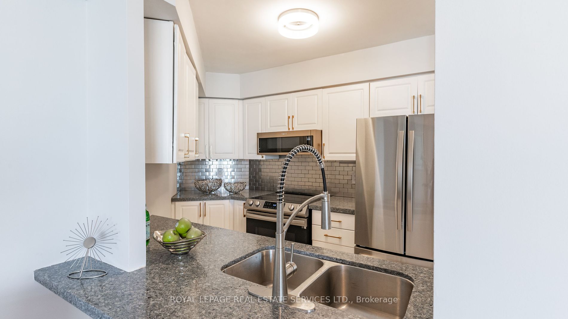 33 Empress Ave, #2715