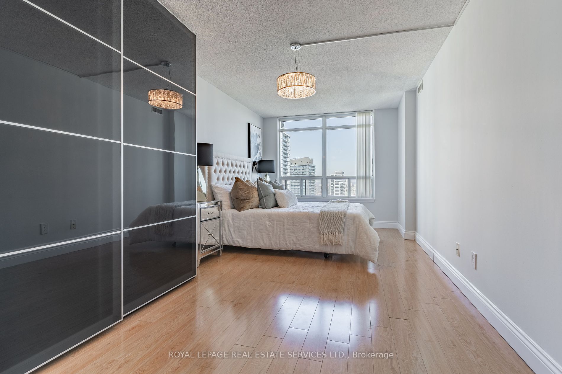 33 Empress Ave, #2715