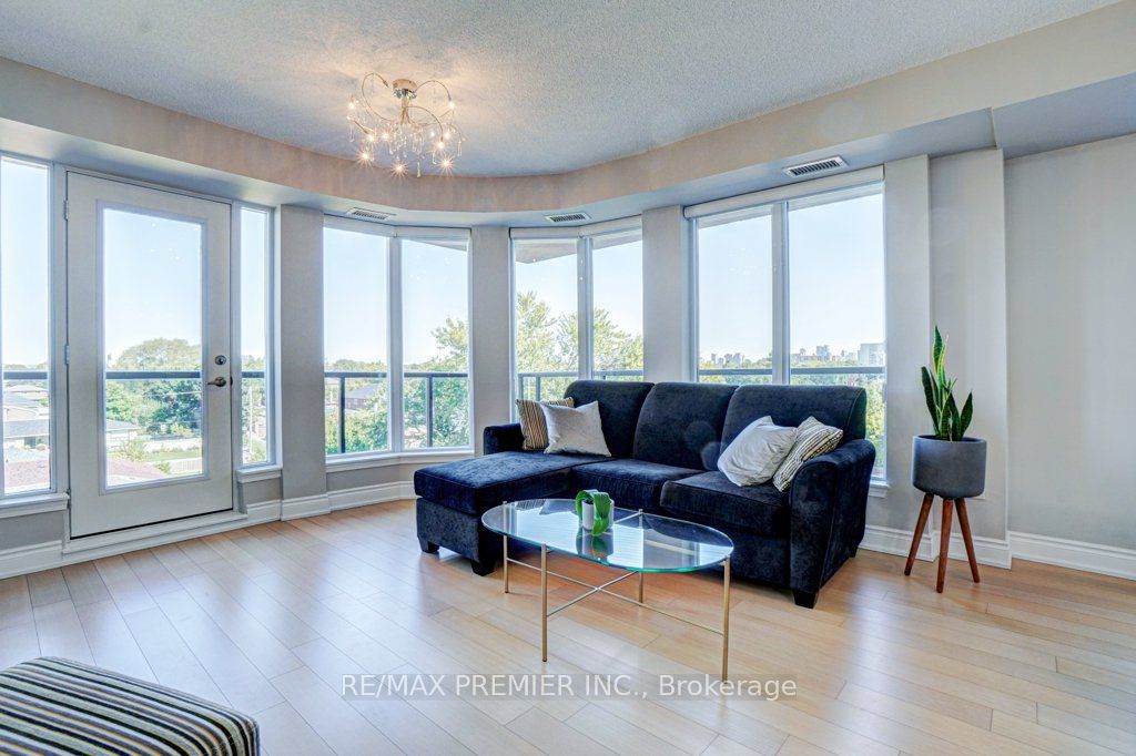 760 Sheppard Ave W, #515