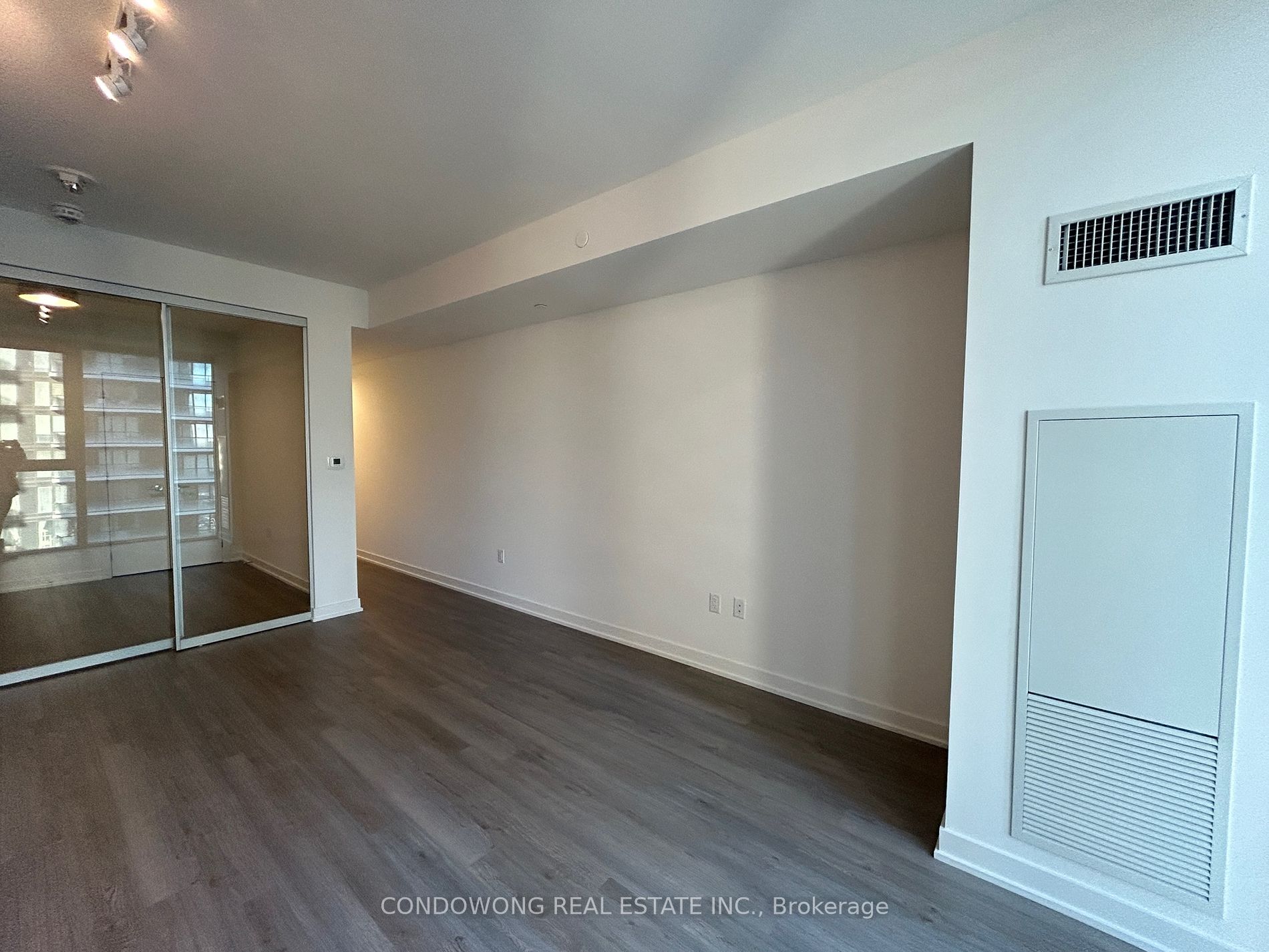 357 King Street W, #2205