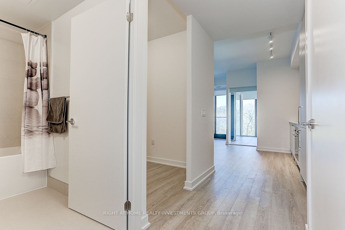 250 Lawrence Ave W, #418