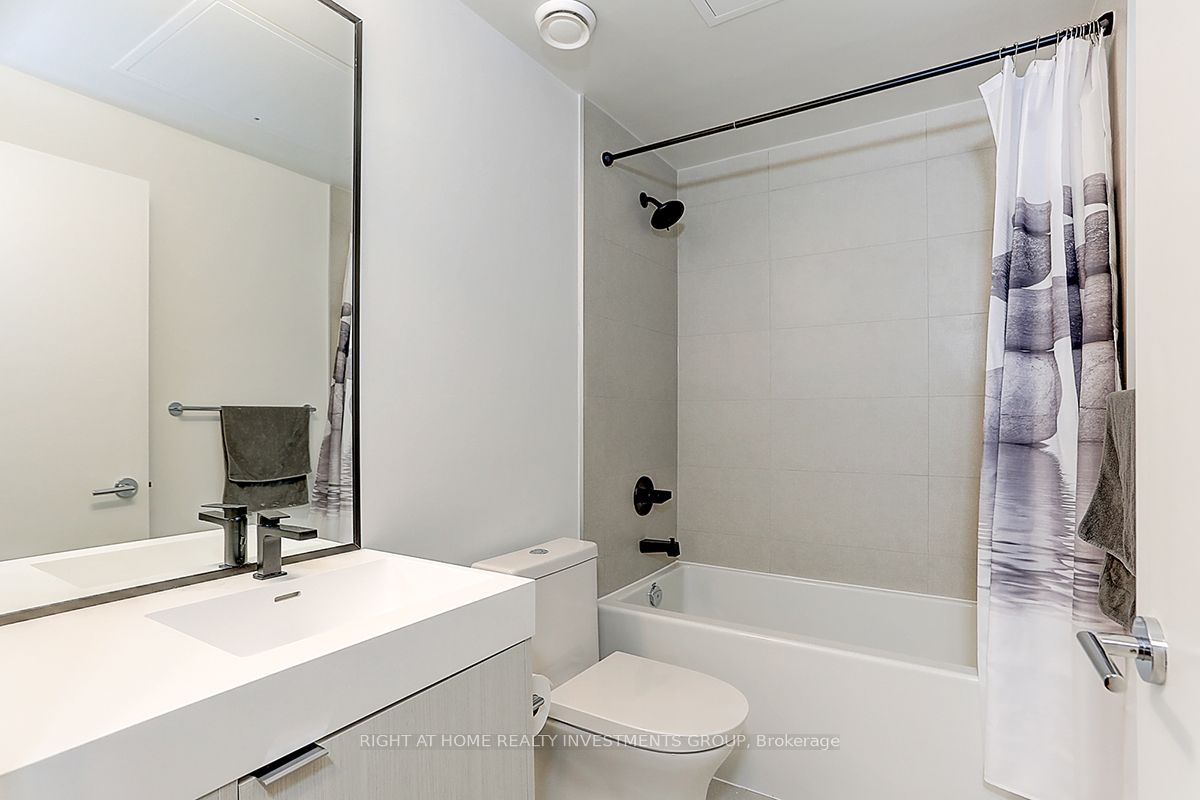 250 Lawrence Ave W, #418