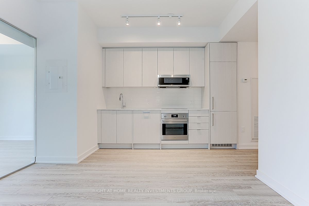 250 Lawrence Ave W, #418