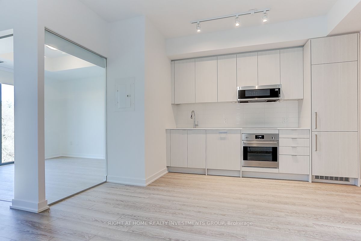 250 Lawrence Ave W, #418