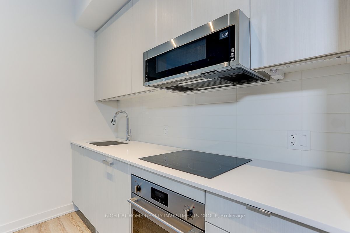 250 Lawrence Ave W, #418