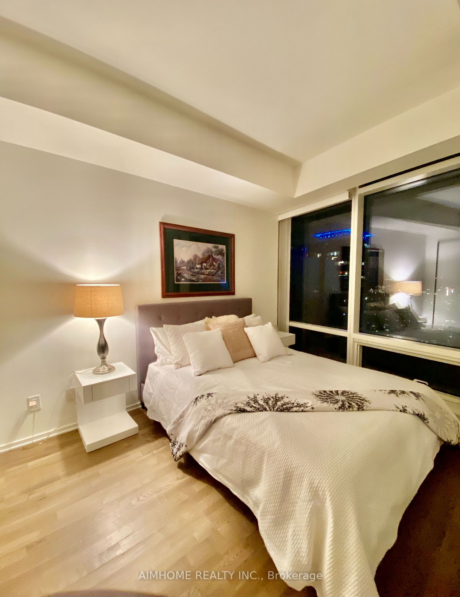 1 Bloor St E, #3405