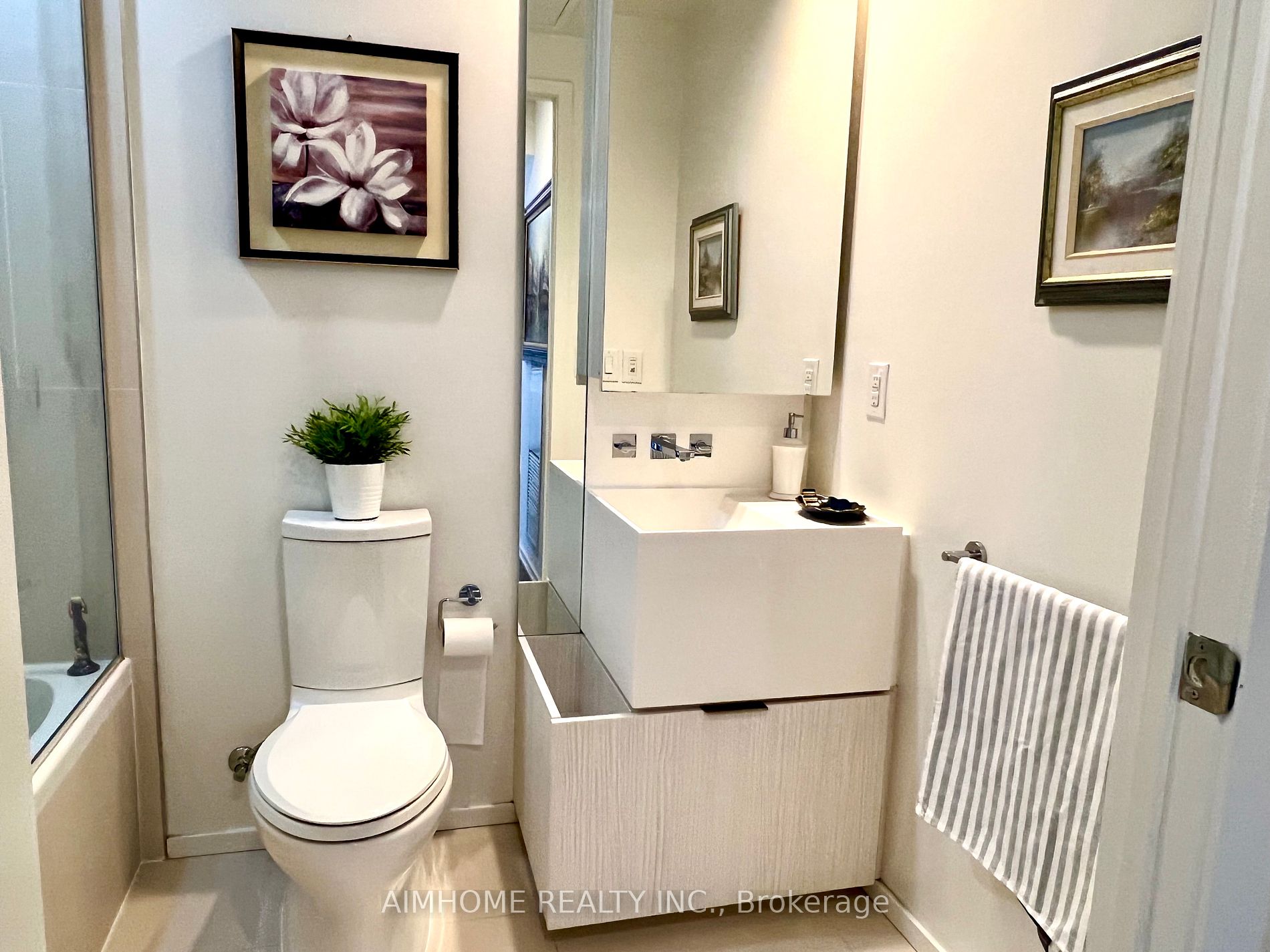 1 Bloor St E, #3405