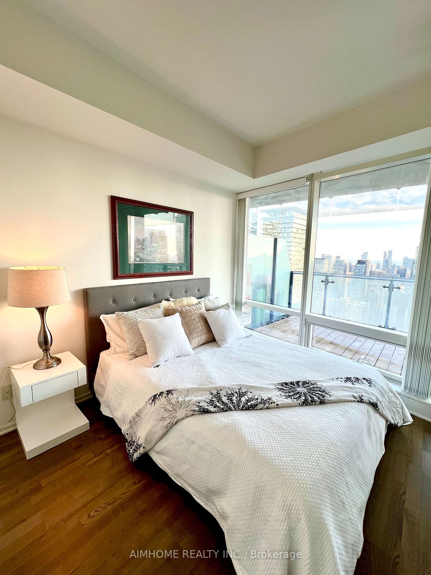 1 Bloor St E, #3405