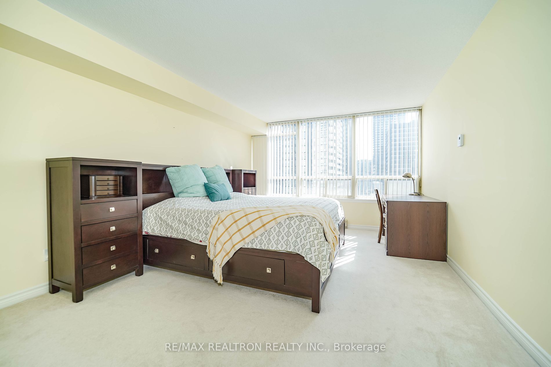 30 Greenfield Ave, #1211