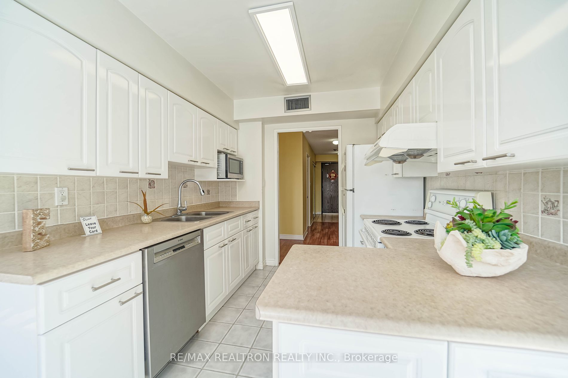30 Greenfield Ave, #1211