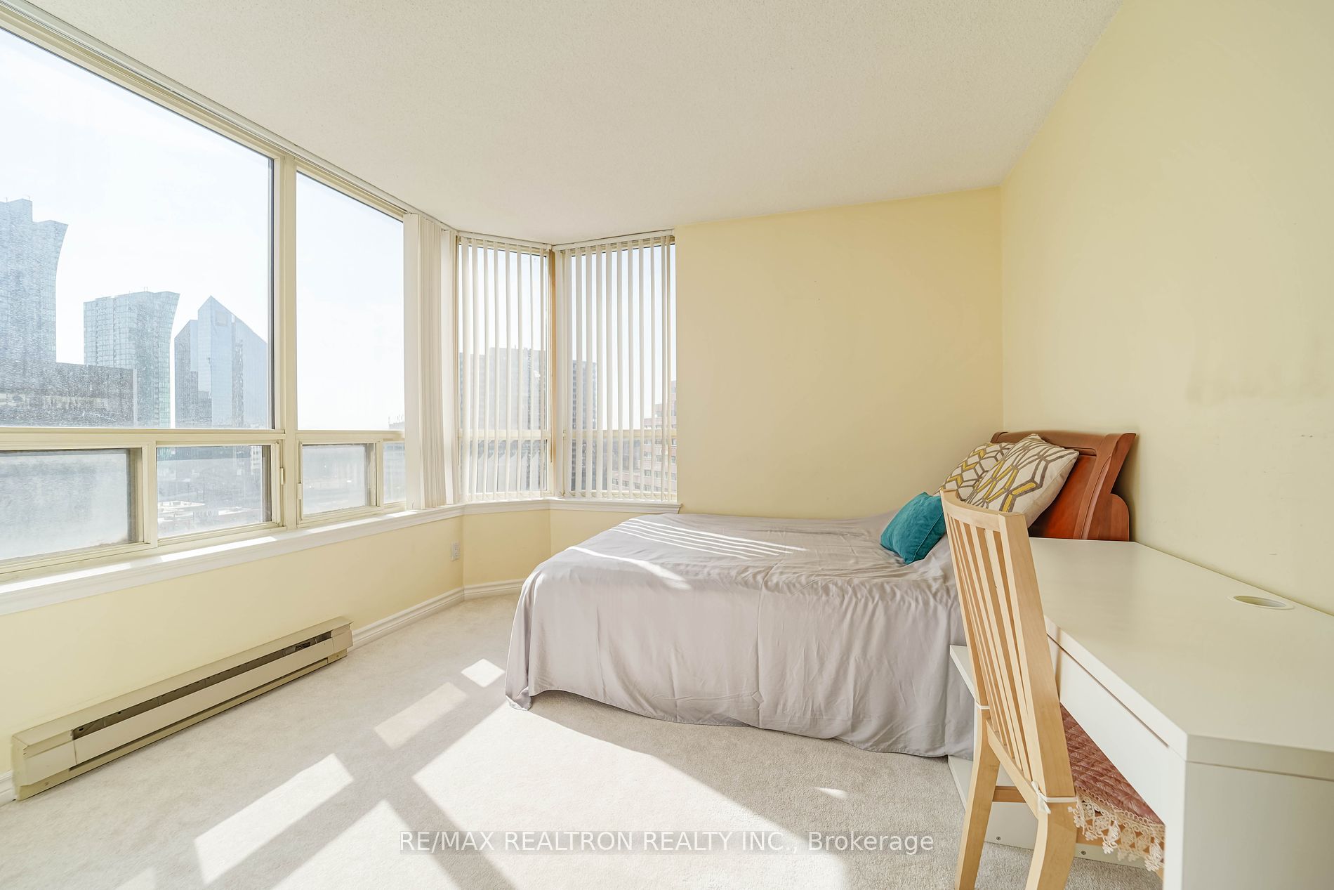 30 Greenfield Ave, #1211