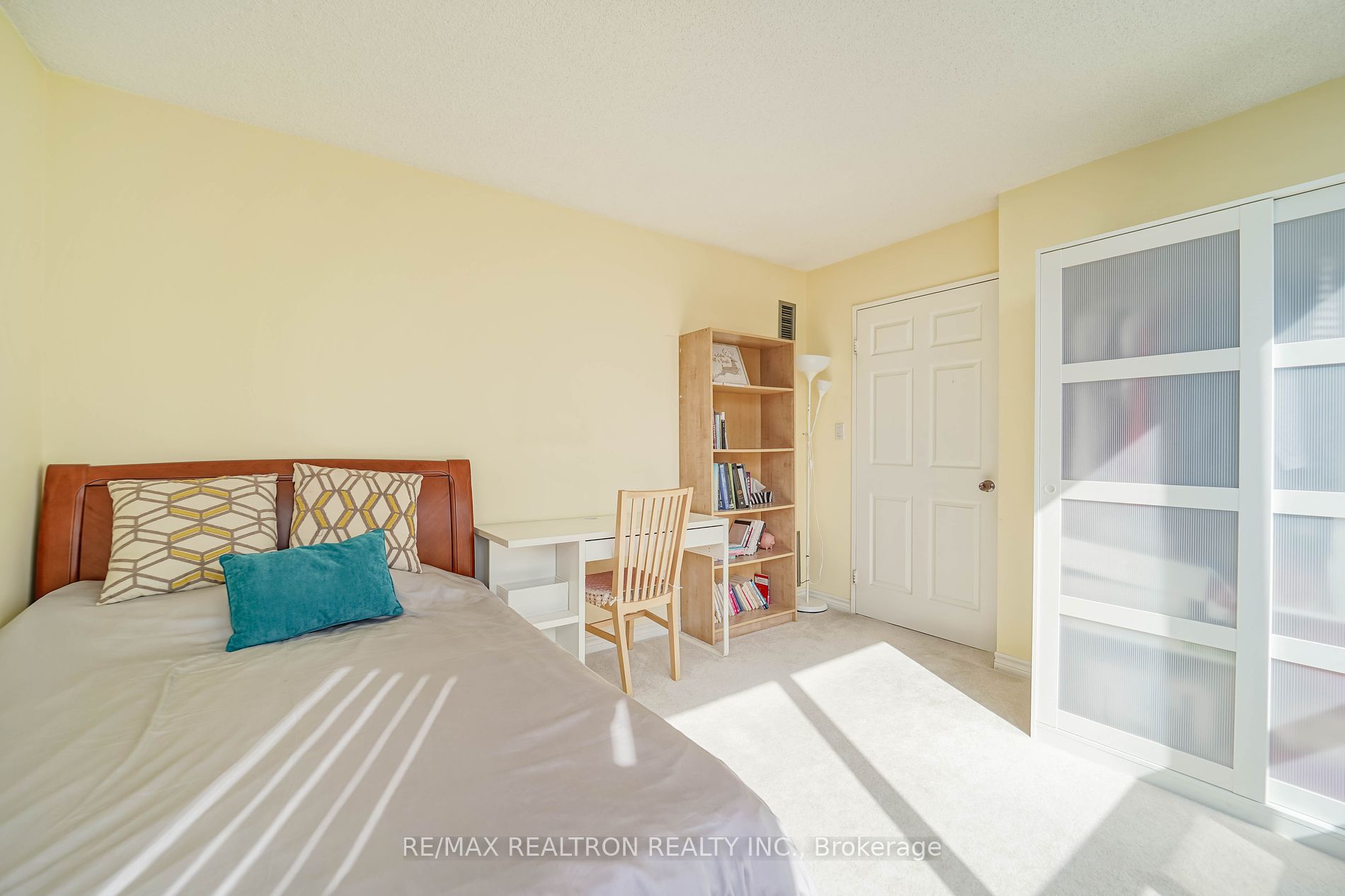 30 Greenfield Ave, #1211