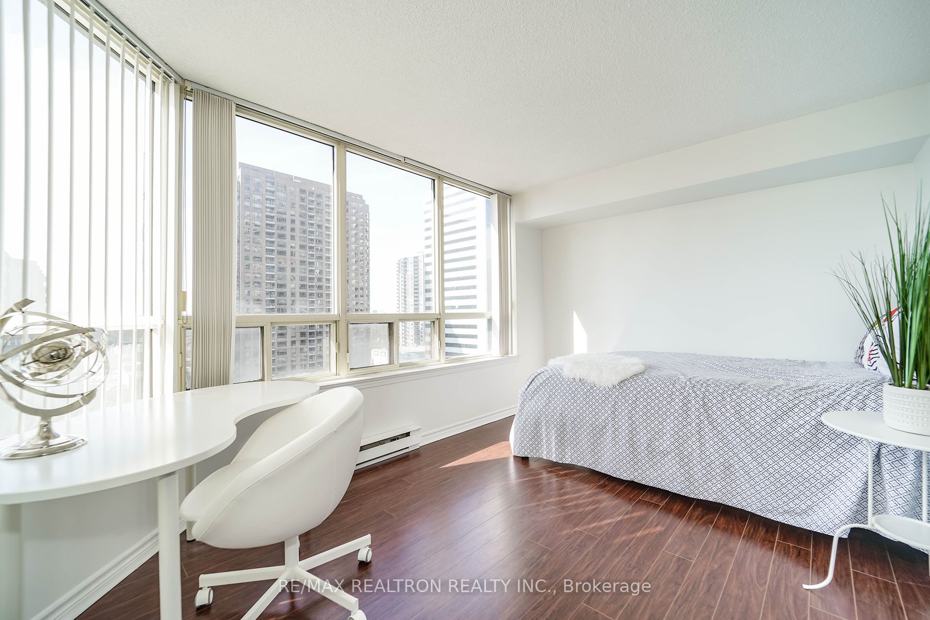 30 Greenfield Ave, #1211