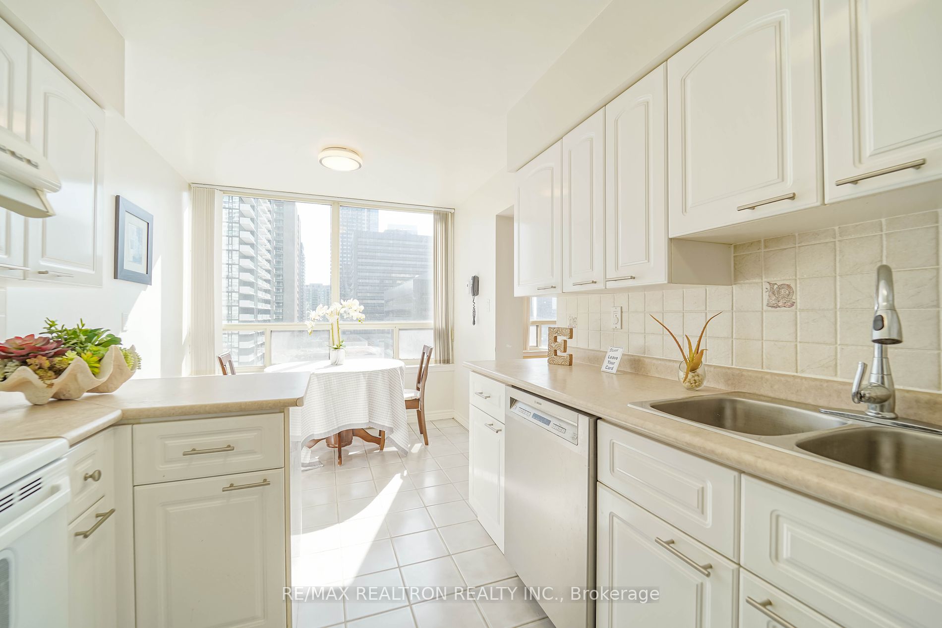 30 Greenfield Ave, #1211