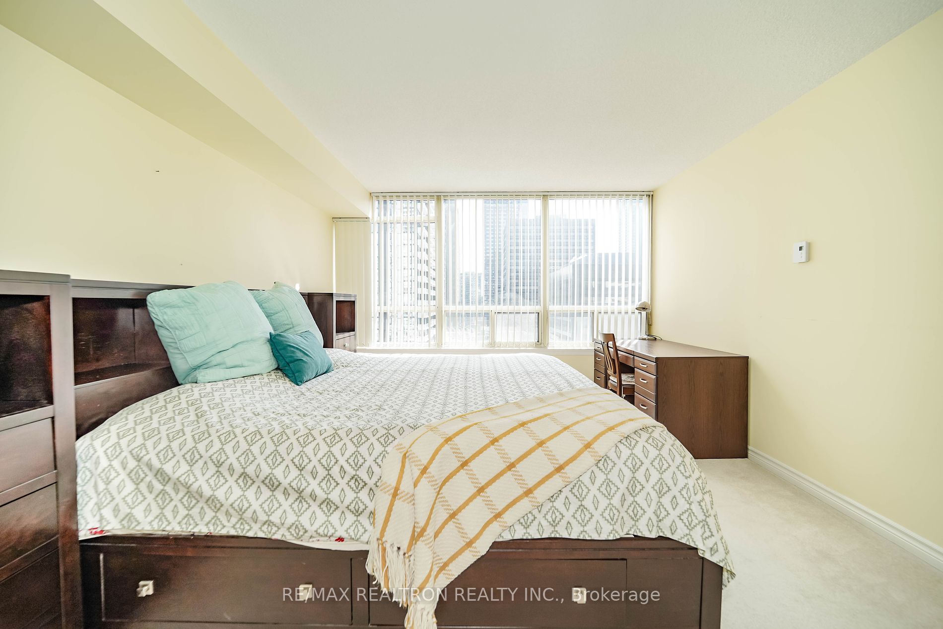 30 Greenfield Ave, #1211