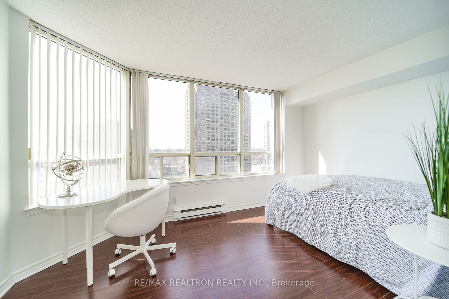 30 Greenfield Ave, #1211