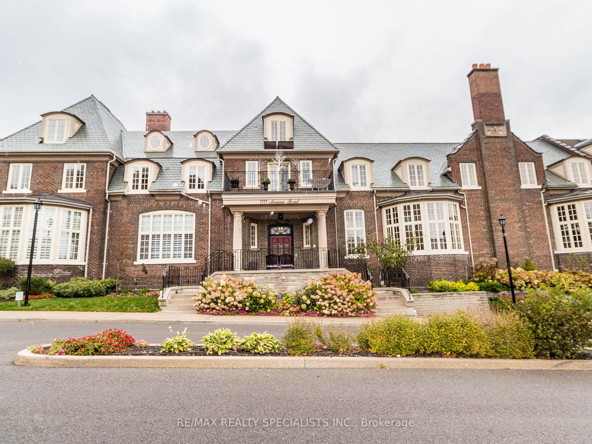 1111 Avenue Rd, #102