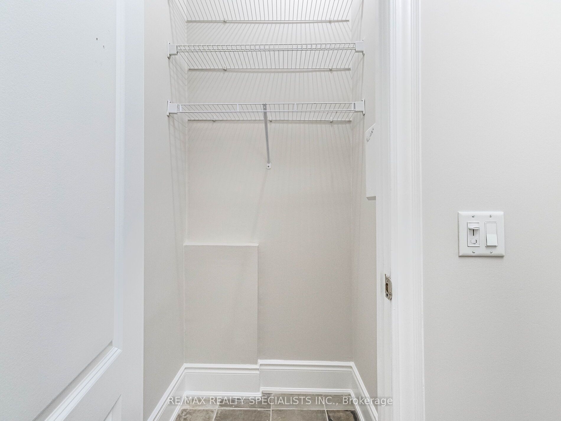 1111 Avenue Rd, #102