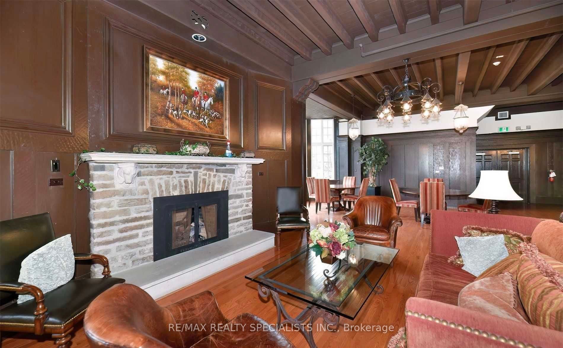 1111 Avenue Rd, #102