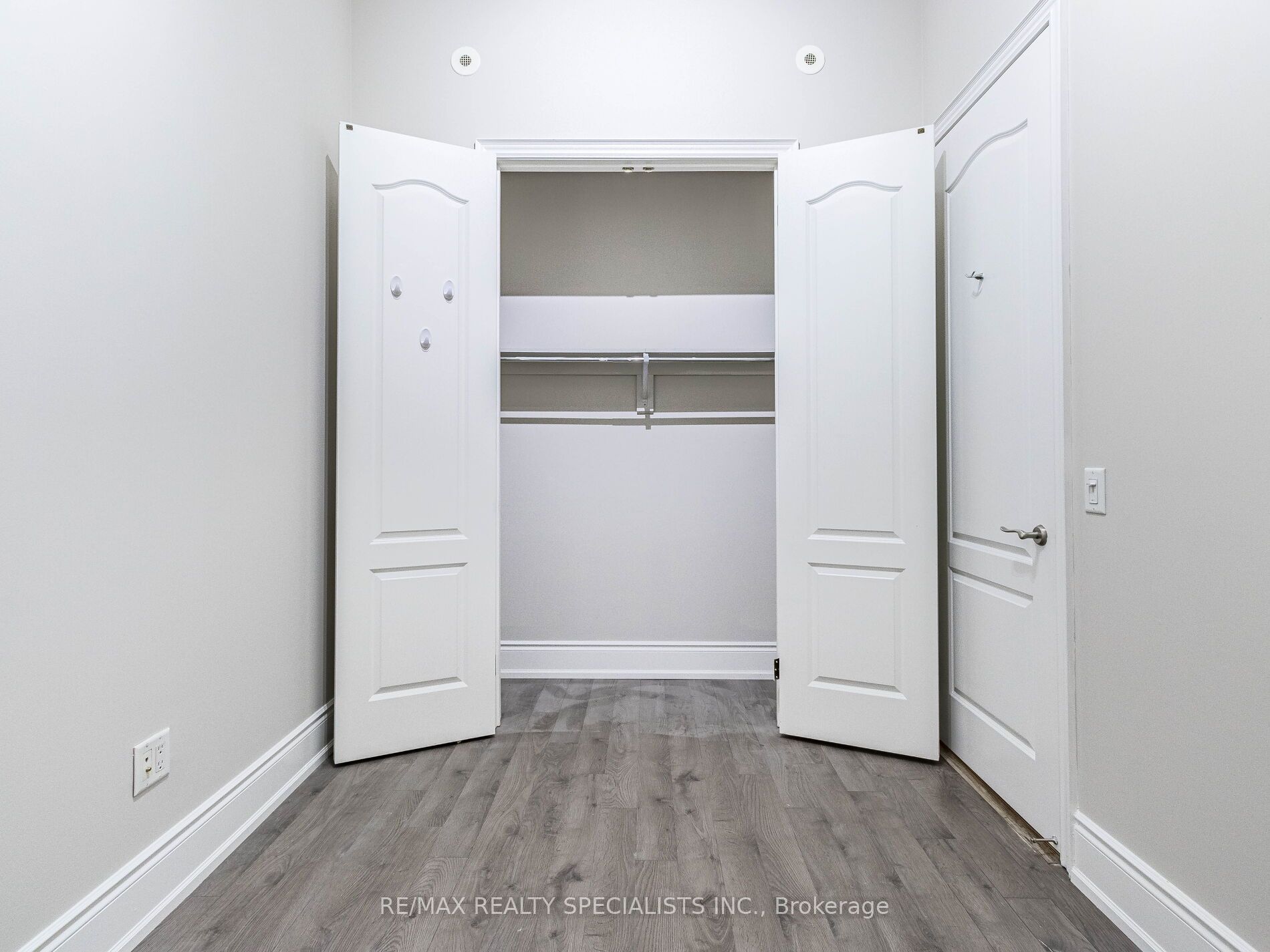 1111 Avenue Rd, #102