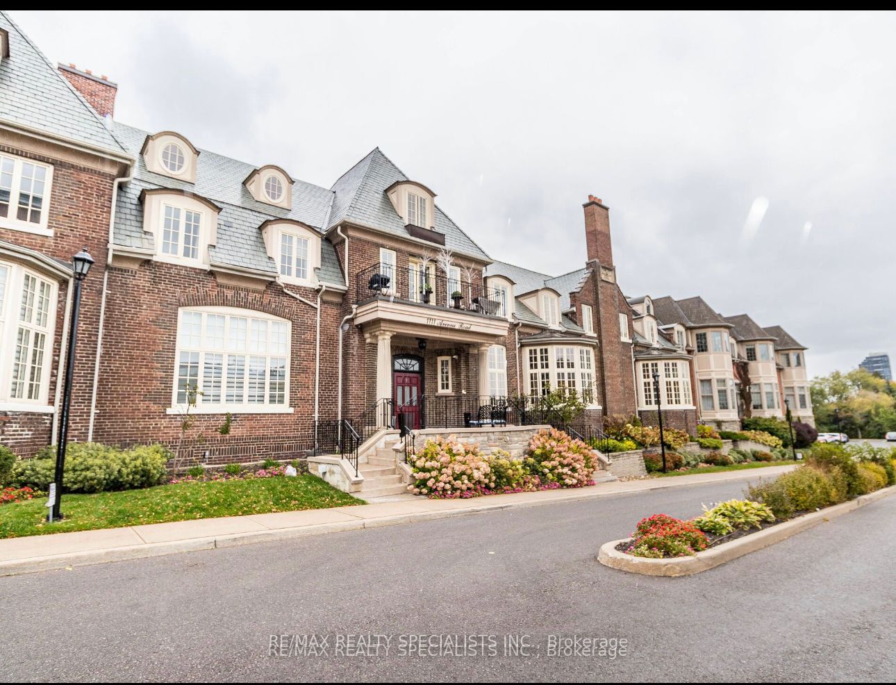 1111 Avenue Rd, #102