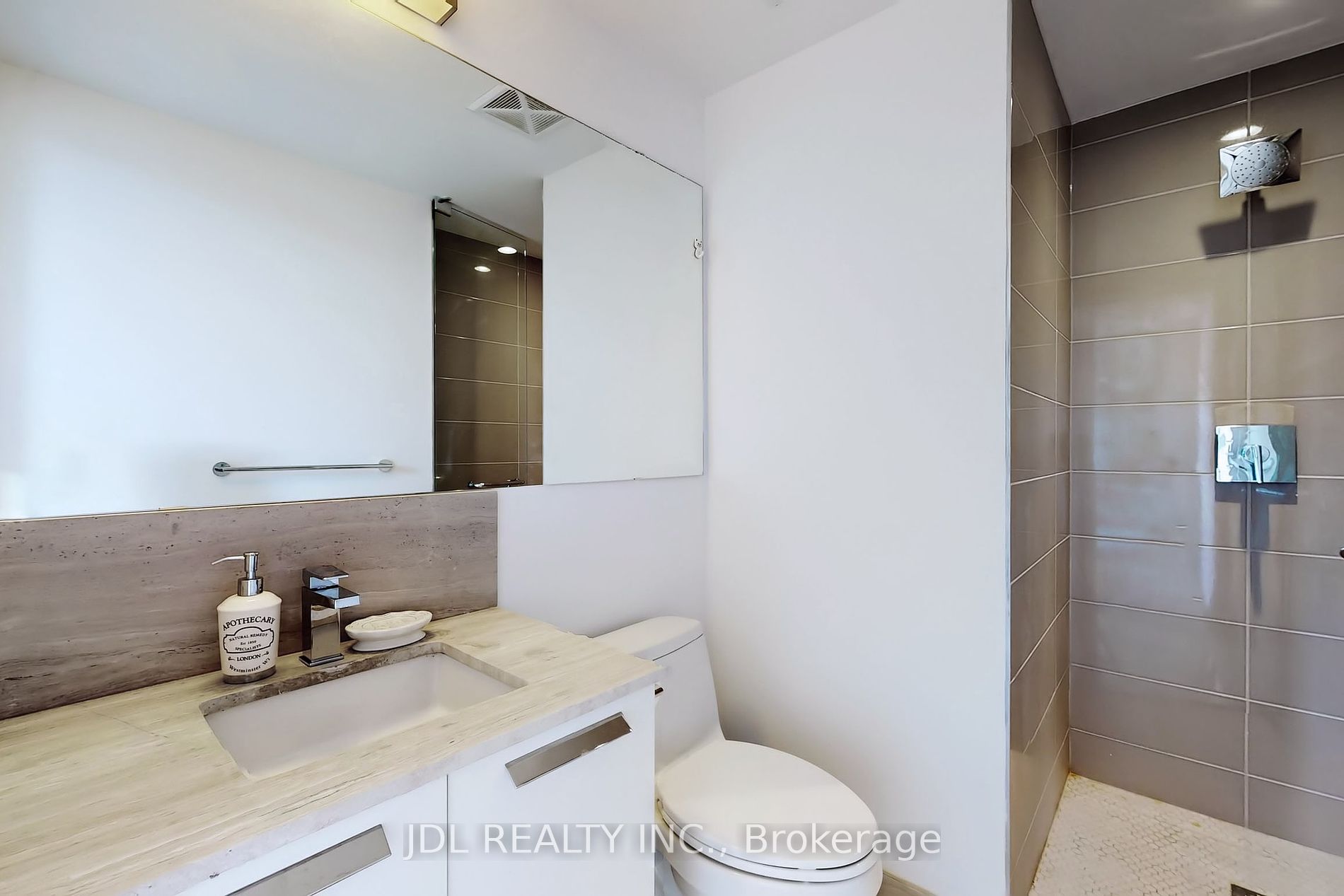 28 Wellesley St E, #804