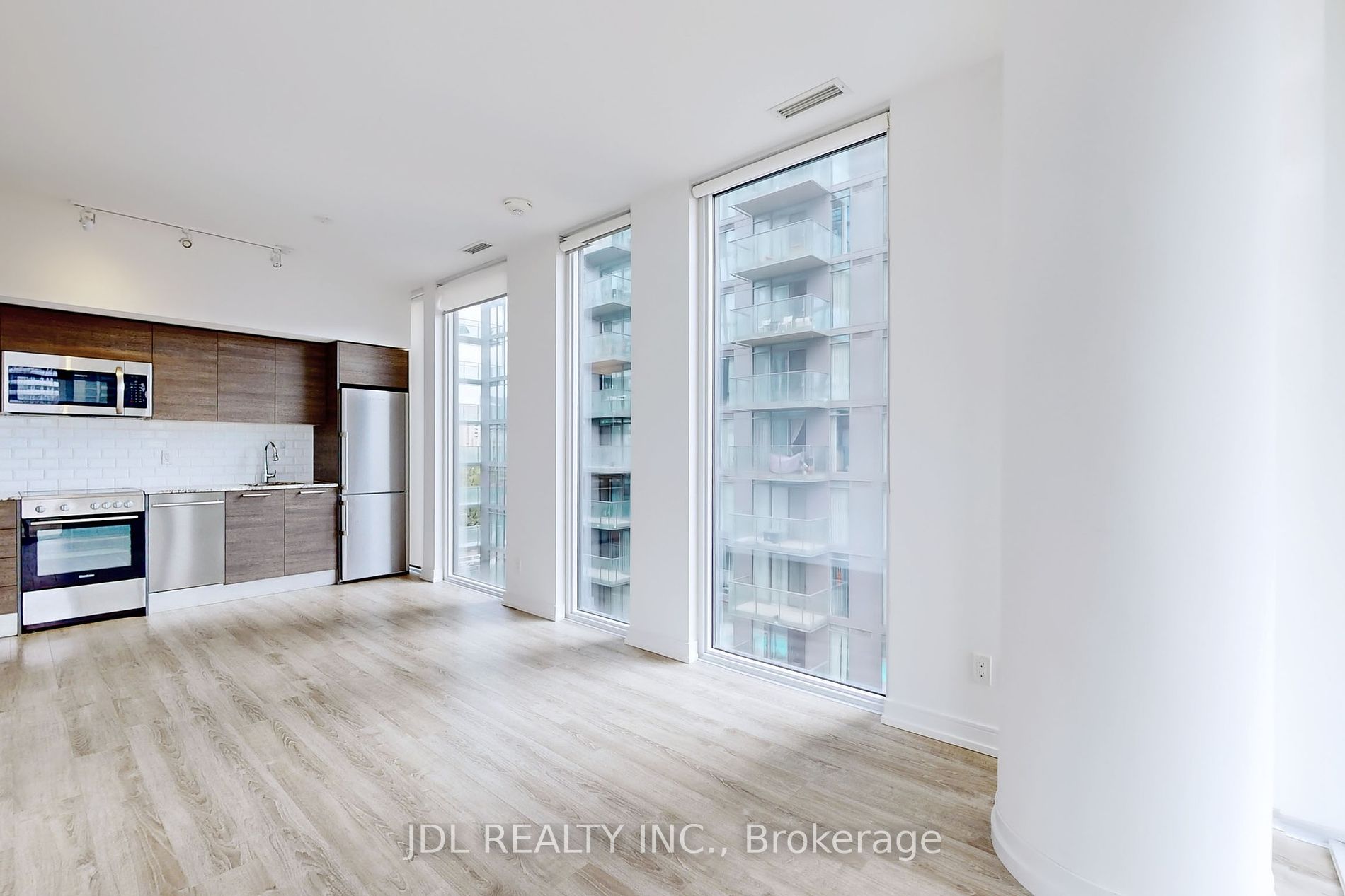 28 Wellesley St E, #804