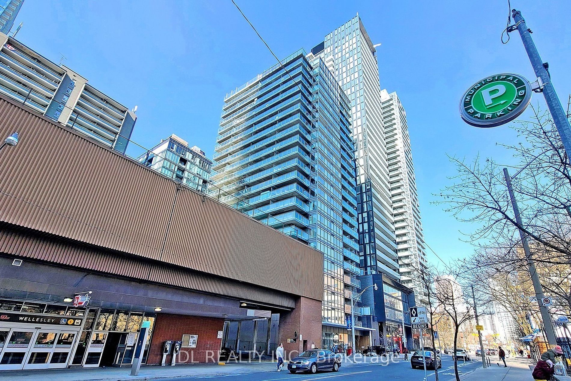 28 Wellesley St E, #804
