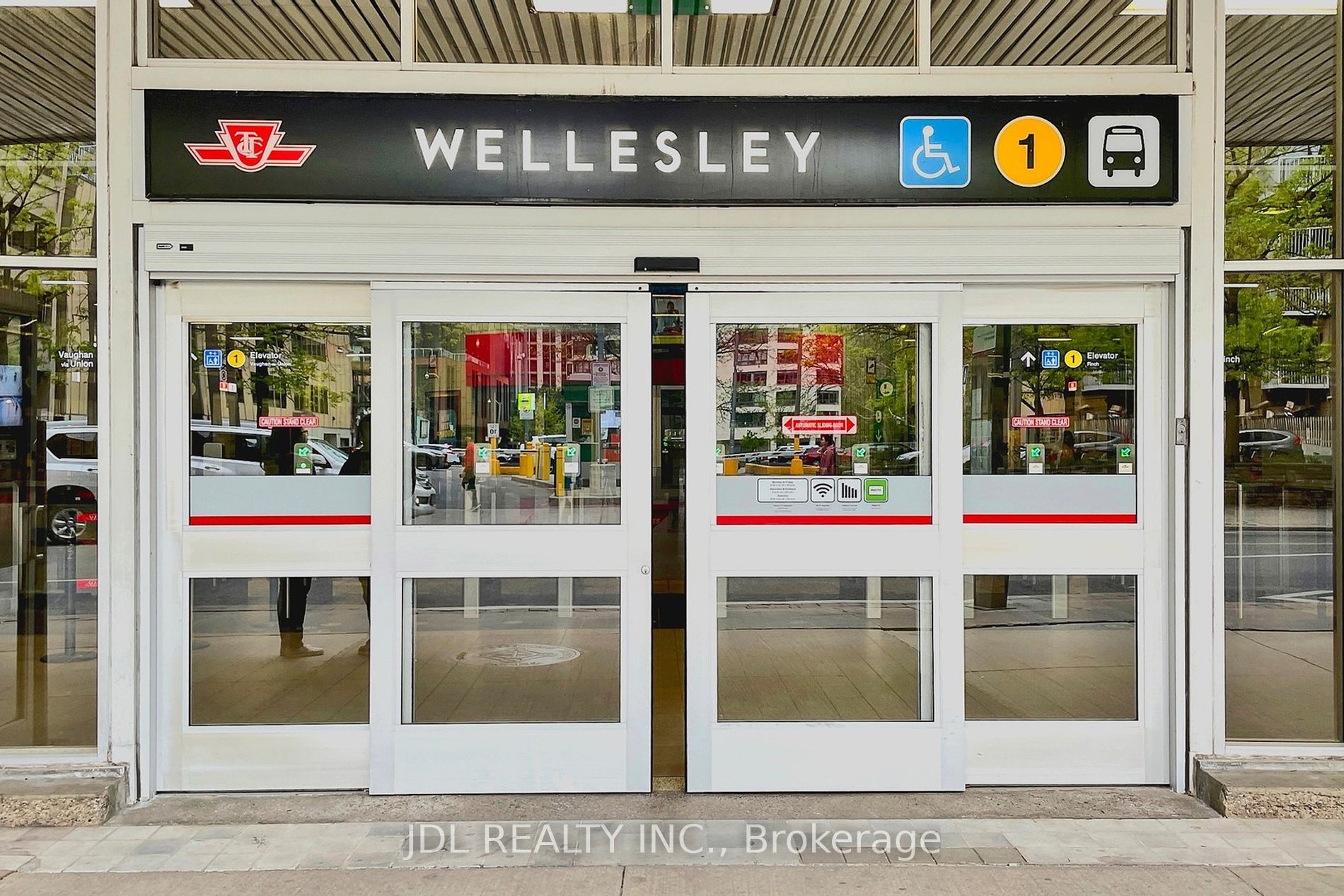 28 Wellesley St E, #804