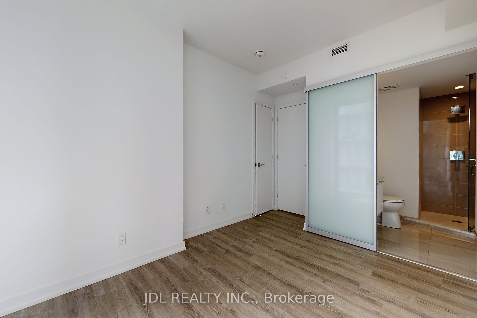 28 Wellesley St E, #804